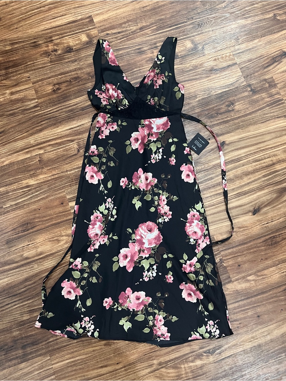 Lulu's Remarkable Sweetie Black Floral Print Satin Lace Midi Dress